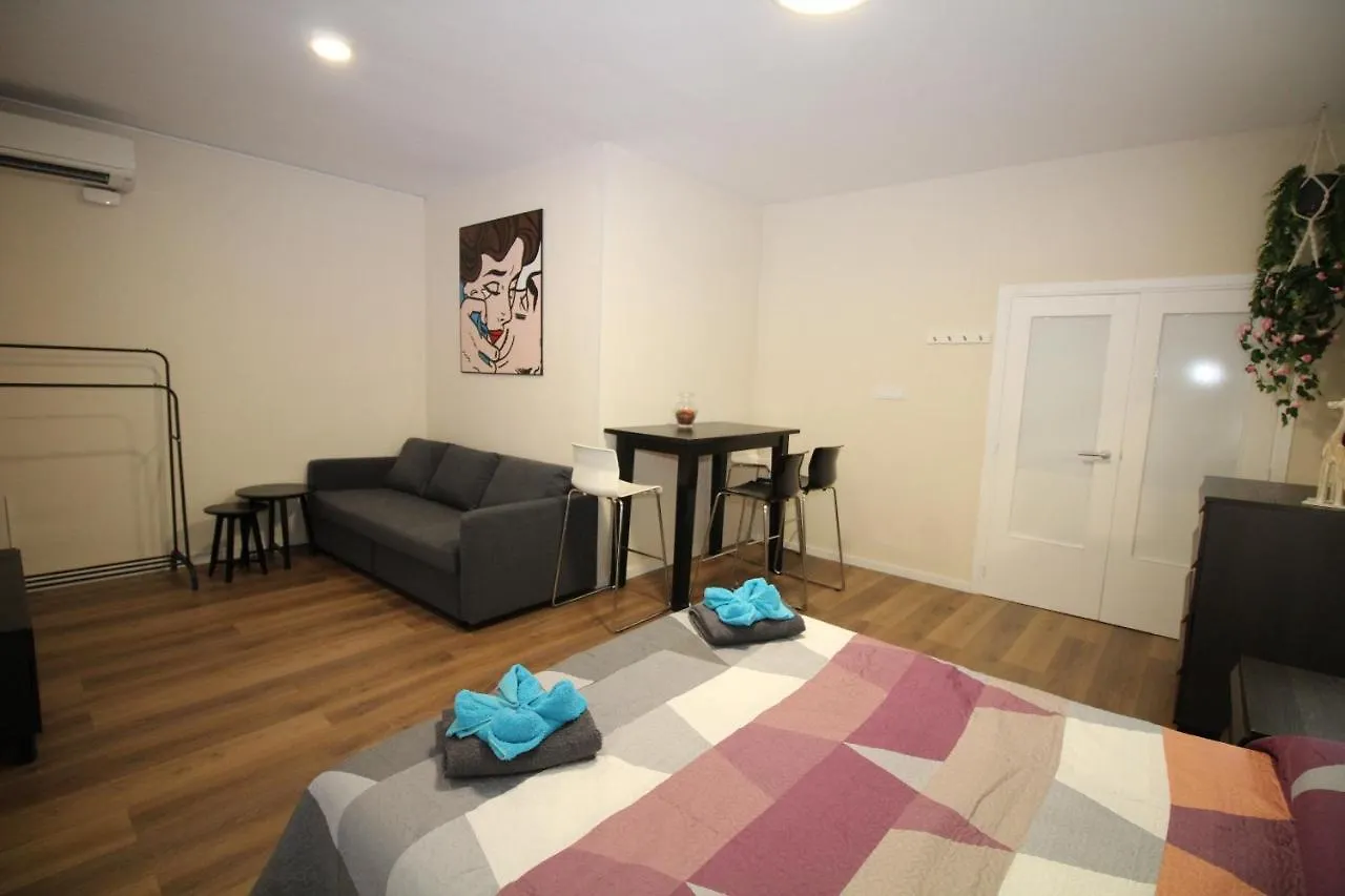 Urgel Habitaciones Barcelona Spain